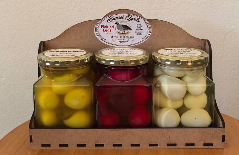 Sunset Quails gift box with jalapeño, beetroot and garlic pickled quail egg jars
